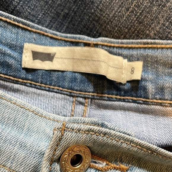 Levi’s Light Wash Mid Length Shorts 8 - Picture 8 of 8